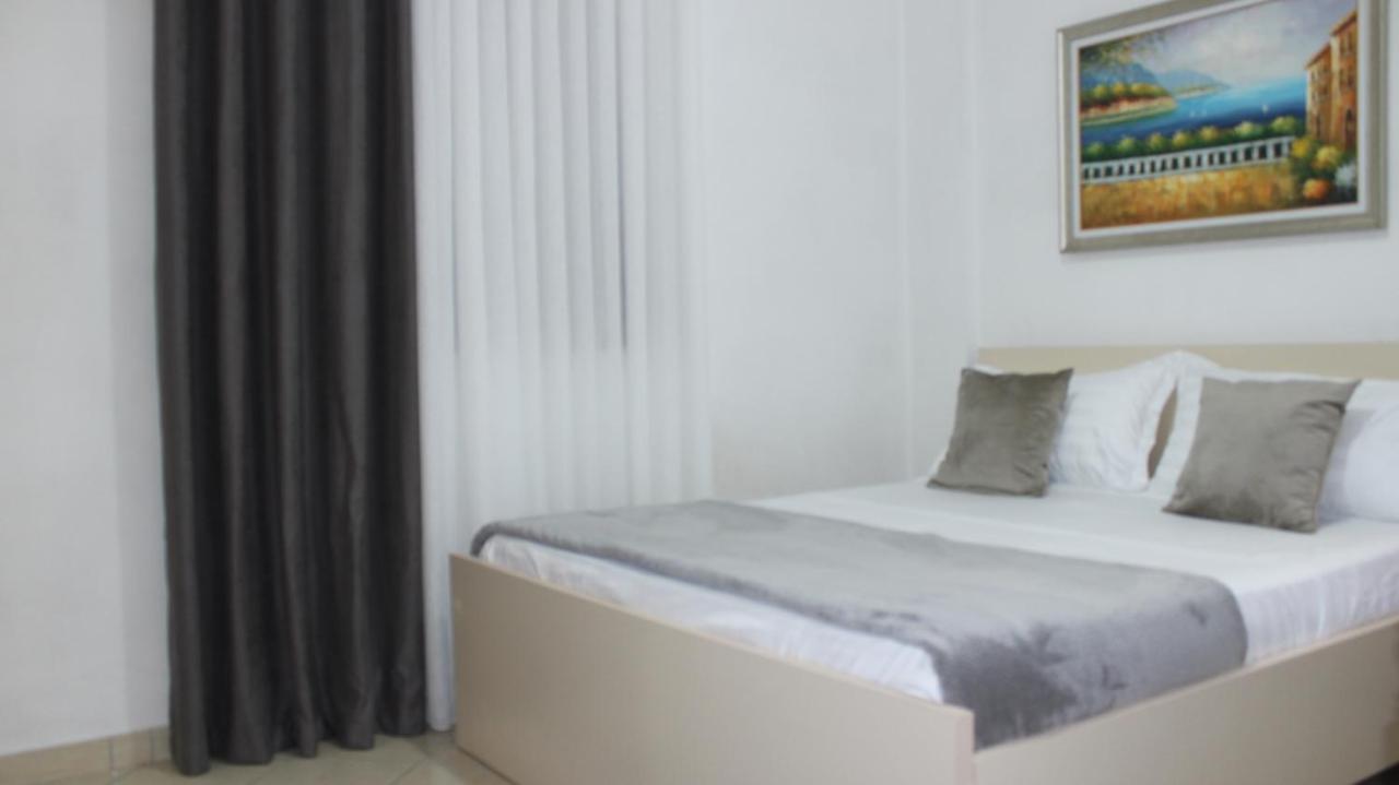 Deni'S Family Apartment In New Blvd ติรานา ภายนอก รูปภาพ